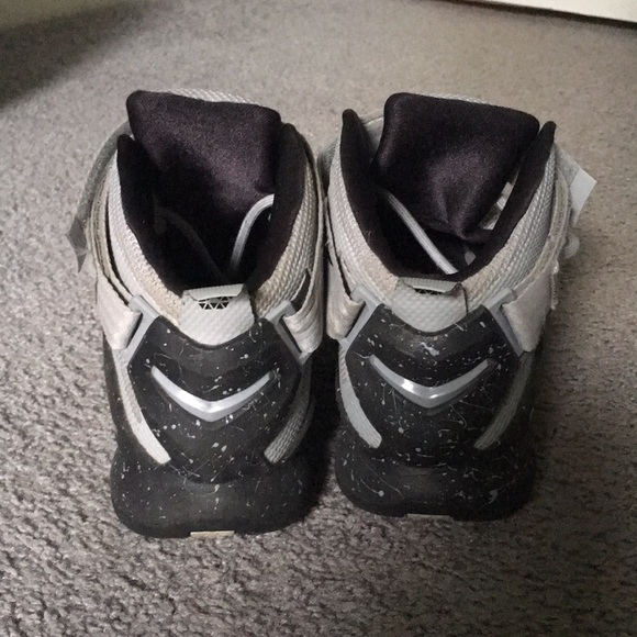 Shoes - Picture 2 of 3